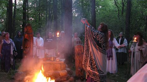 Pagan practices of mounringg